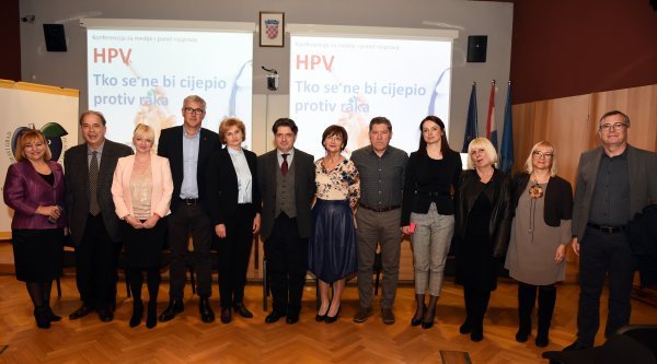 Stručnjaci Mihael Skerlev, Hrvoje Vrčić, Neda Ferenčić Vrban, Goran Tešović, Nives Šikanić Dugić, Dubravko Lepušić i Marina Kuzman na panelu 'Tko se ne bi cijepio protiv raka?'