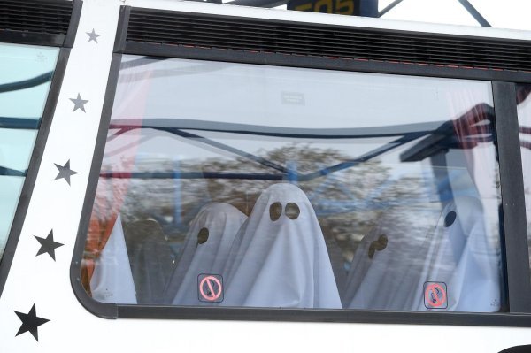 Kreativci za bolje sutra poslali duhove prošlosti autobusom van Hrvatske