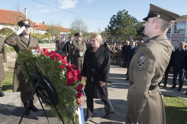 Predsjednica odala počast stradalima u Škabrnji