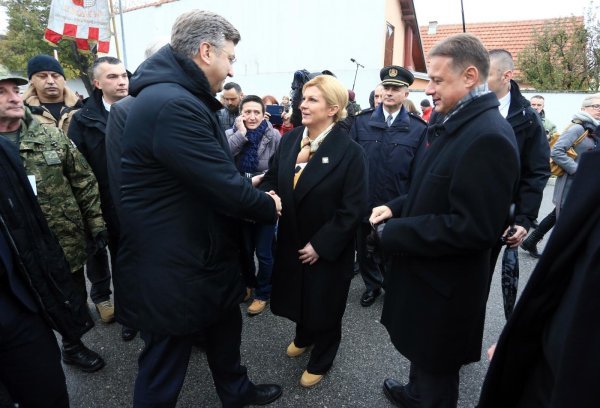 Vukovar: Srdačan susret premijera Plenkovića i predsjednice Grabar-Kitarović