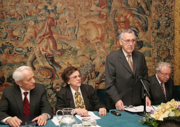 Akademik Moguš na skupštini 2006.