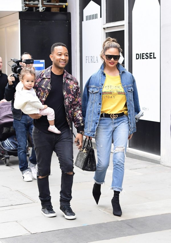 John Legend i Chrissy Teigen s kćerkicom Lunom