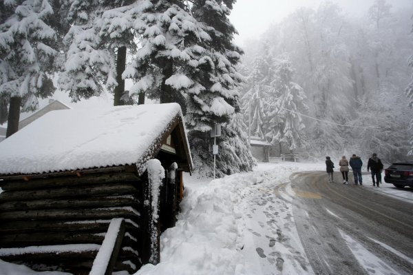 Na Sljemenu jutros izmjereno 18 centimetara snijega