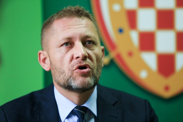 Krešo Beljak na konferenciji za novinare u Osijeku