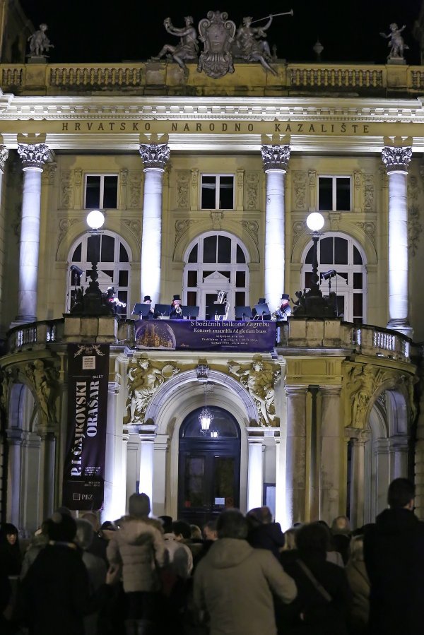 Nastup sastava Ad gloriam brass na balkonu HNK 2014.