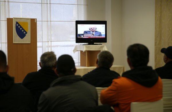 Dočekivanje presude BiH šestorki u Mostaru