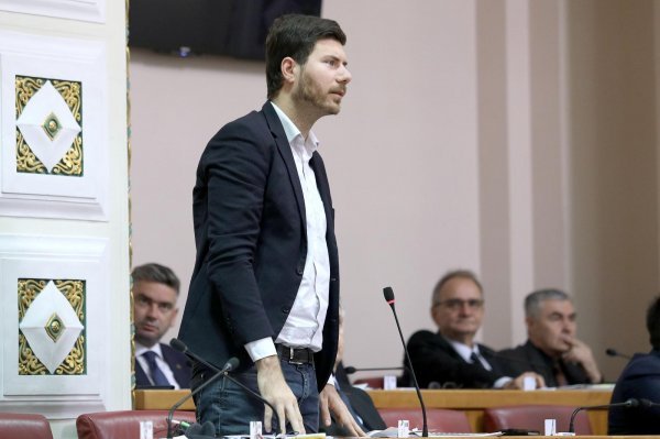 Zastupnik Živog zida Ivan Pernar prozvao je ministra financija Zdravka Marića da je kao bivši direktor u Agrokoru znao za stanje u koncernu
