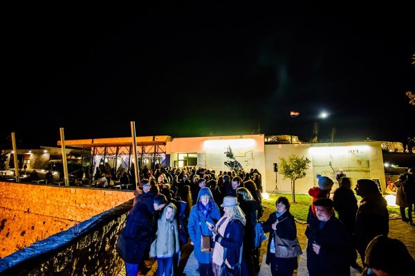 Paljenje prve adventske svijeće na tvrđavi Svetog Mihovila