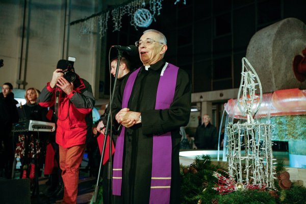 Paljenje prve adventske svijeće na Koblerovom trgu