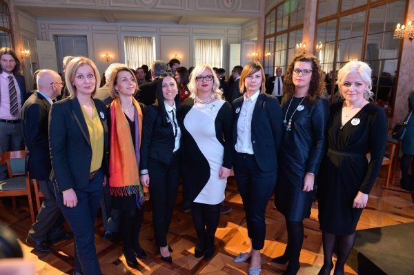 Matilda Sprung, Katarina Marić, Marijana Ramov, Anna Mrzljak, Danijela Batoš Lazar, Nikolina Udiković Kolić i Lovorka Gregurević