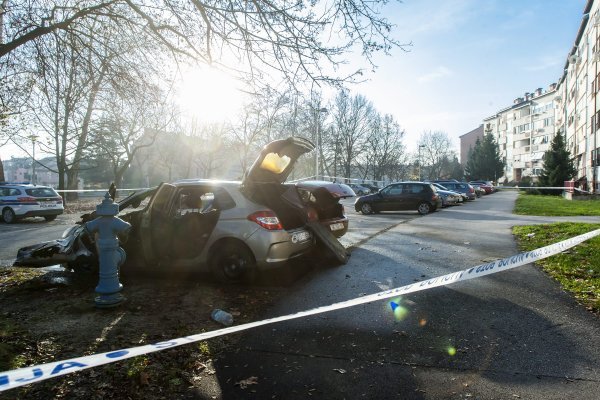 Na Vrbanima izgorjela dva automobila