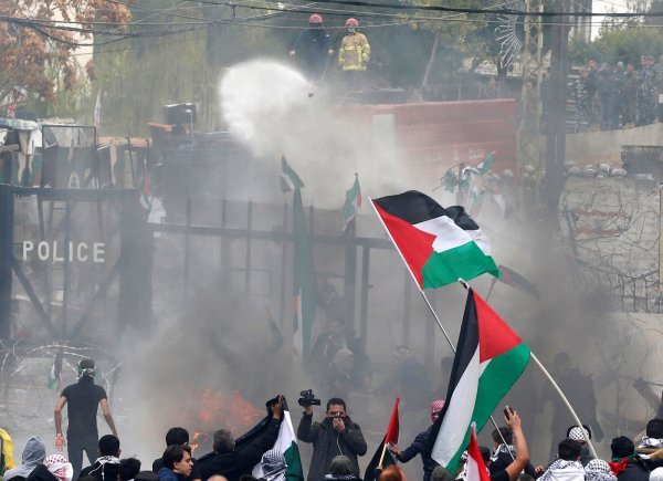 Sukob policije i prosvjednika ispred američkog veleposlanstva u Libanonu