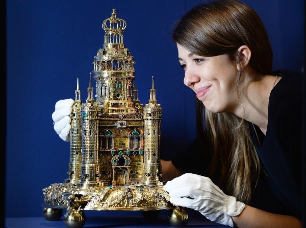 Dar Karlu II. prilikom krunidbe