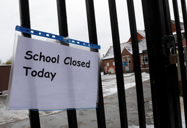Zbog snijega zatvorene su škole u Velikoj Britaniji