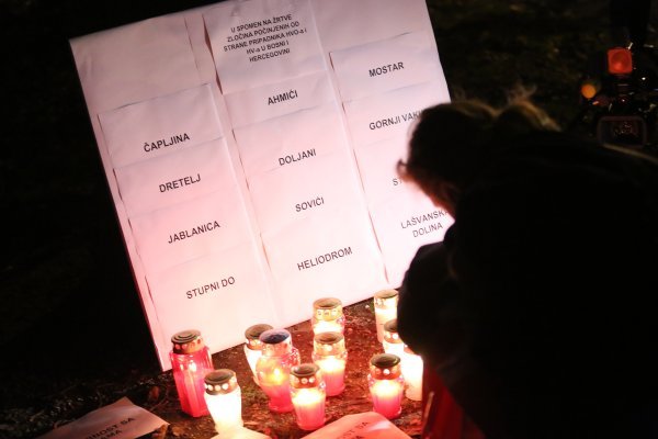 Zapaljene svijeće za žrtve zločina HVO-a
