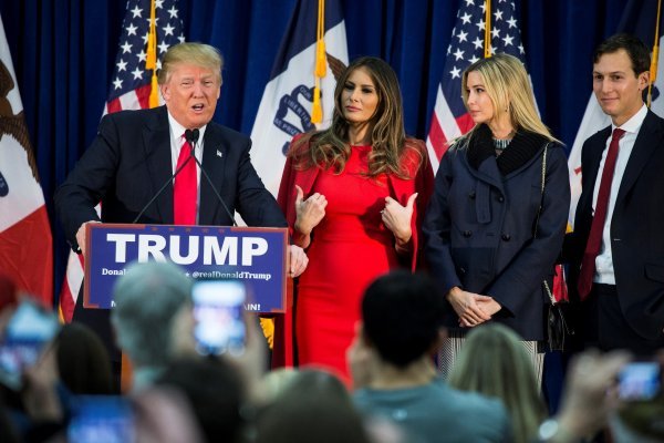  Donald Trump i supruga Melania, kći Ivanka i zet Jared Kushner