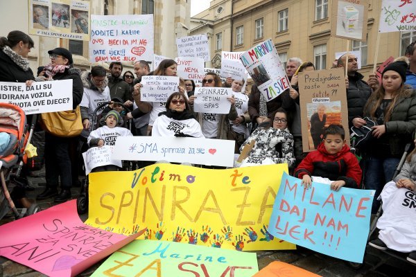 Prosvjed roditelja djece oboljele od spinalne mišićne atrofije na Markovu trgu 30. studenoga