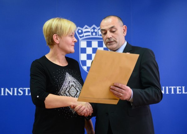 Ministar Tomo Medved dodijelio ključeve stanova i rješenja za stambene kredite