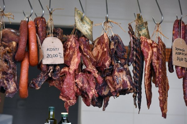 Ponuda suhog mesa na šibenskoj tržnici