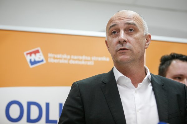 HNS-ova konferencija za novinare na kojem su obznanili prelazak članova ARS-a