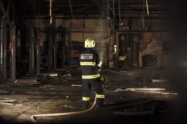 Vatrogasci ugasili požar koji je izbio u poslovnom centru Auto Hrvatska