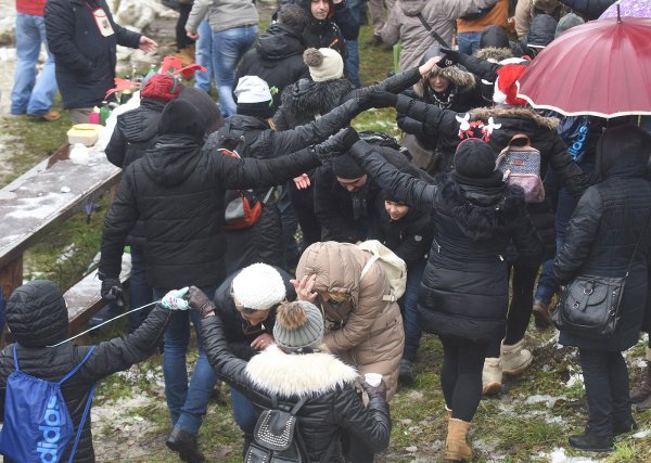 Tradicionalni ispraćaj Stare godine u Fužinama