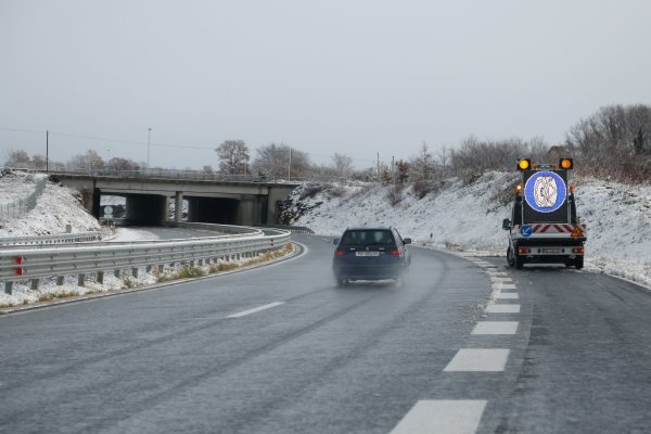 Snijeg je zabijelio i Istru