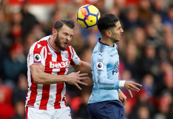 Stoke City (Erik Pieters) - Newcastle United (Ayoze Perez)