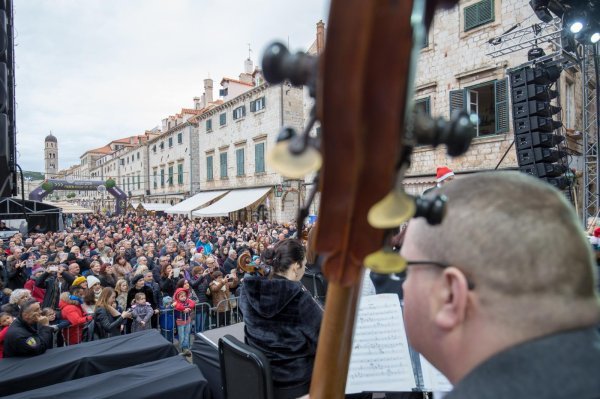 Novogodišnji koncert Dubrovačkog simfonijskog orkestra na Stradunu