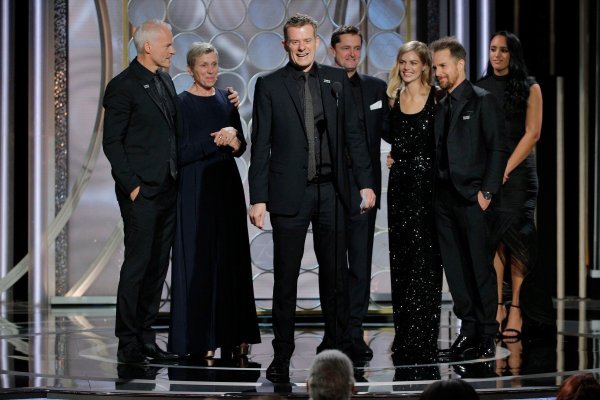 Graham Broadbent, producent 'Tri plakata izvan grada', s ekipom filma