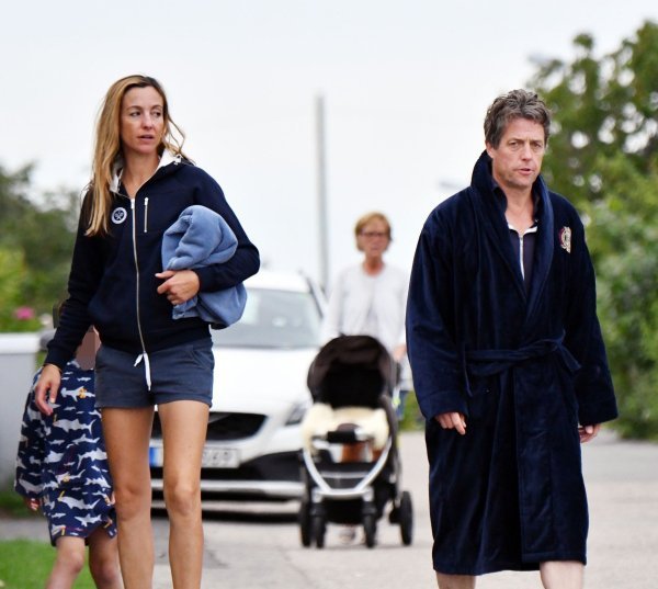 Hugh Grant i Anna Eberstein