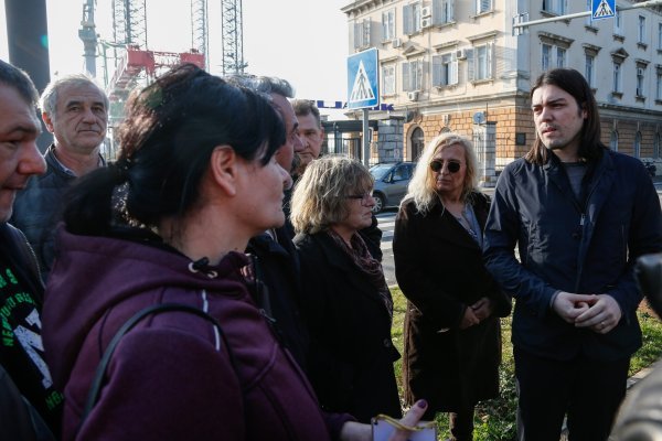 Živi zid je održao konferenciju za medije ispred glavnog ulaza u brodogradilište Uljanik