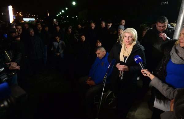 Prosvjed Udovica iz Domovinskog rata pred HRT-om protiv prokazivanja filma Ministarstvo ljubavi