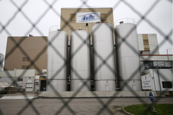 Zbog opasnosti od salmonele Lactalis s tržišta povukao mlijeko u prahu