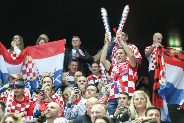 Navijači na utakmici Island - Hrvatska