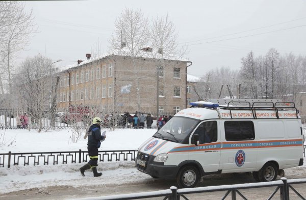 Ranjeni učenici i nastavnici prevezeni su u lokalnu bolnicu