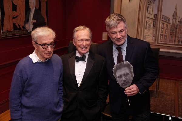 Woody Allen s Dickom Cavettom i Alecom Baldwinom u siječnju 2017.