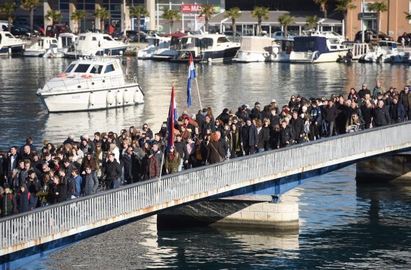 Mimohod od uvale Jazina do Kalelarge