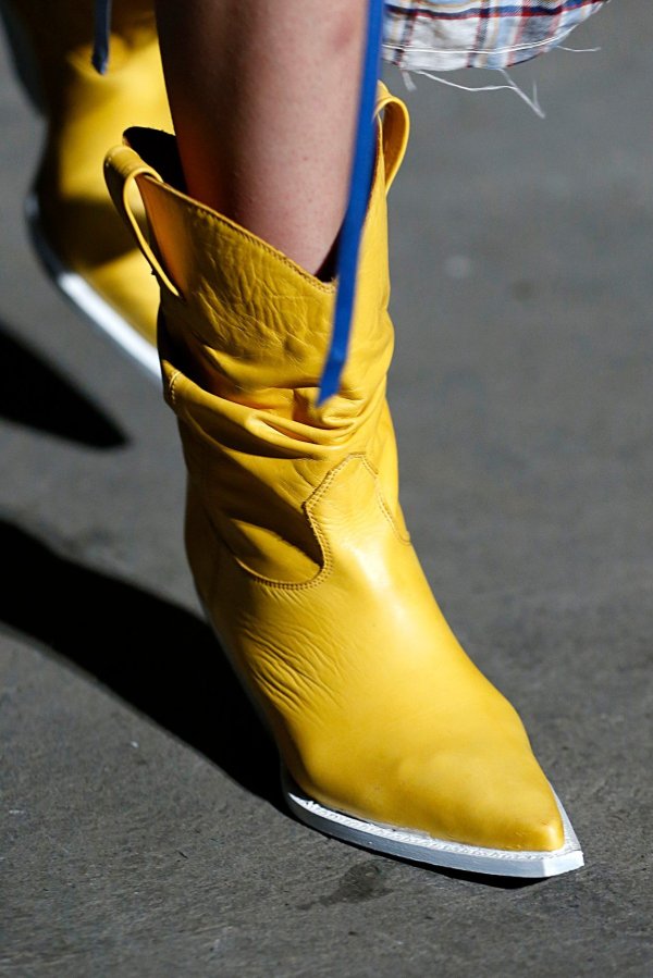 Trendovski modeli obuće na modnim pistama