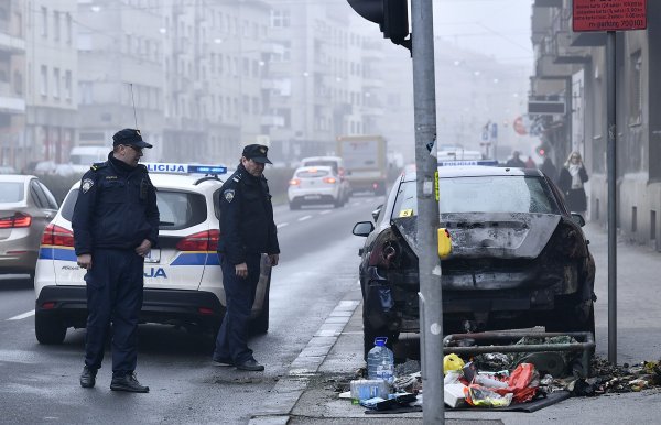 Zapaljeni automobili i kontejneri