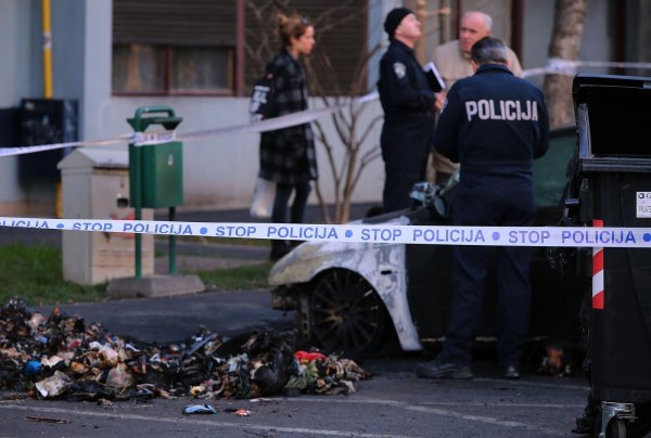U Miramarskoj zapaljen kontejner, oštećen i automobil Žarka Puhovskog