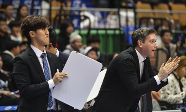 Danijel Lutz, hrvatski trener na radu u Južnoj Koreji