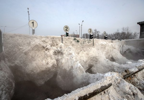 Snijeg zatrpao Moskvu