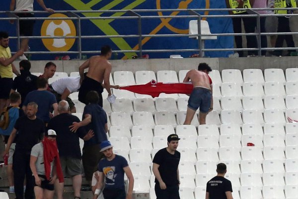 Sukob ruskih i engleskih huligana (1)