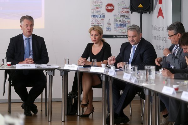 Damir Kuštrak, Nataša Novaković i Davor Majetić na sjednici GSV-a u srpnju 2015.