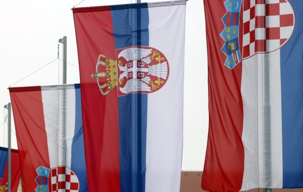 Povodom dolasaka  Aleksandra Vučića na gradskim ulicama izvješene su srpske i hrvatske zastave