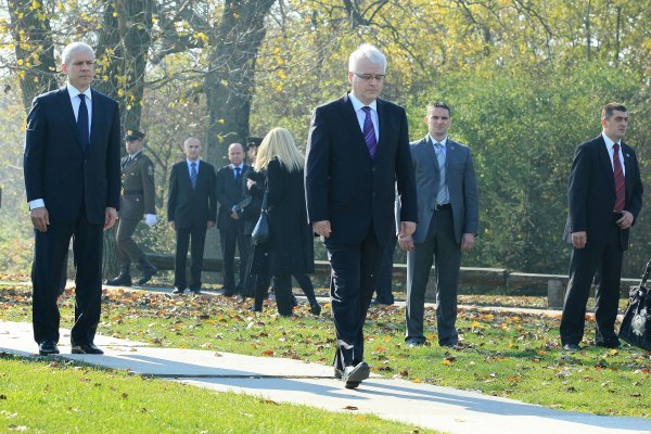Ivo Josipović i Boris Tadić na Ovčari u studenom 2010.