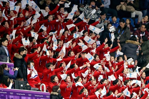 Sjevernokorejske navijačice u Pjongčangu (1)
