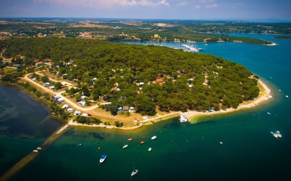 Poluotok na kojem se nalazi kamp Pomer