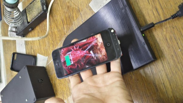 Univerzalni bežični punjač